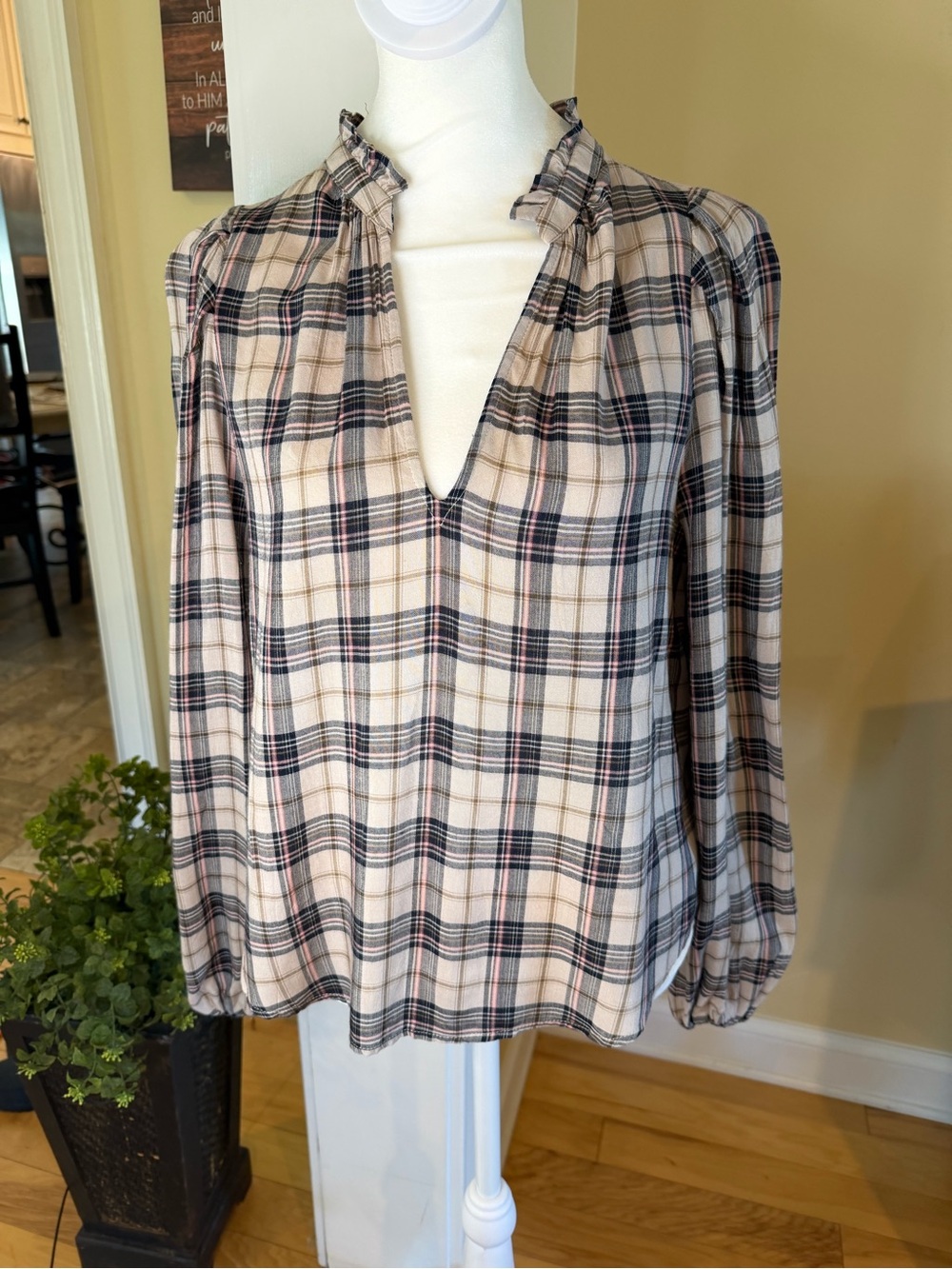 Evereve Plaid Ruffle V-Neck Long-Sleeve Plaid Blouse Balloon Sleeves